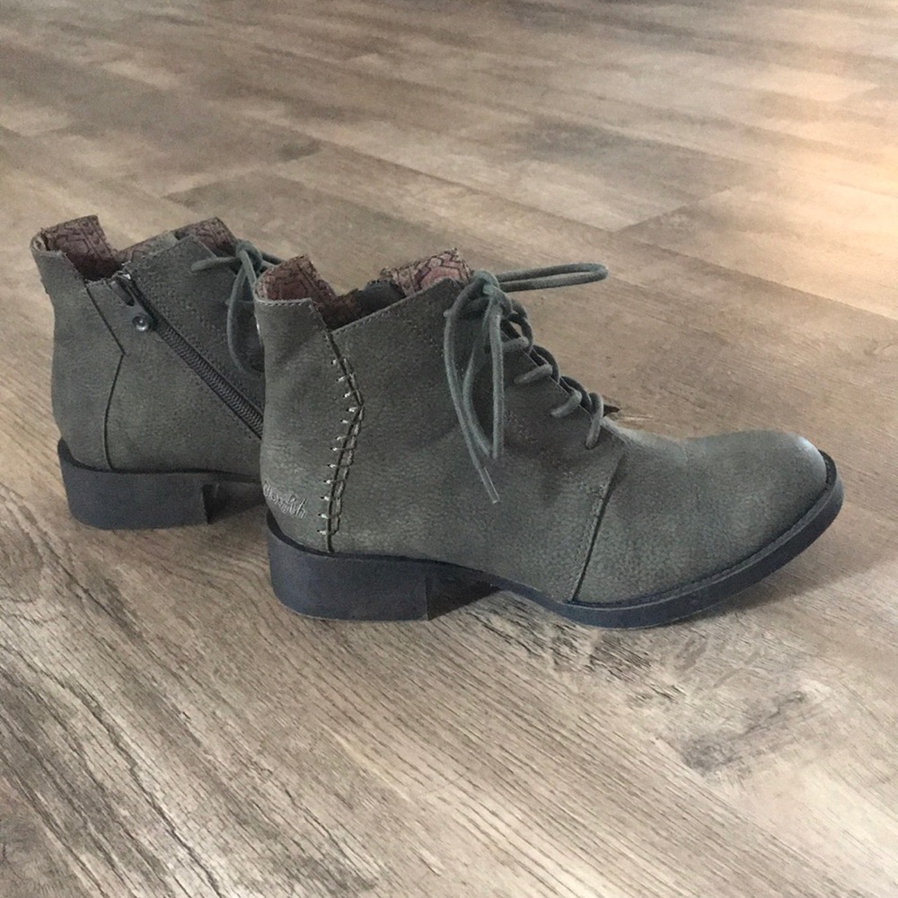 Blowfish boot, worn once, excellent condition
